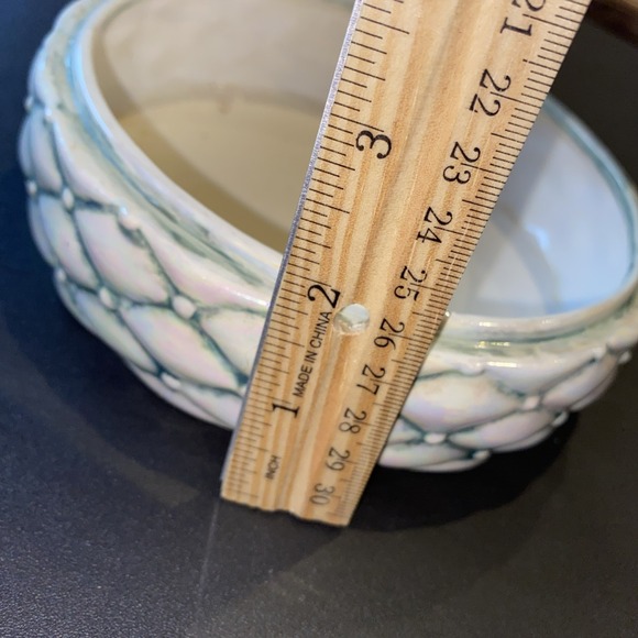 Arnels Round Ceramic Powder Dish with Lid White Green Quilted Pearl Irridescence - Picture 9 of 9